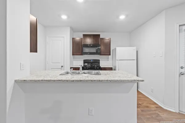 $1,550 | 6718 Legato Curve, San Antonio, TX 78252