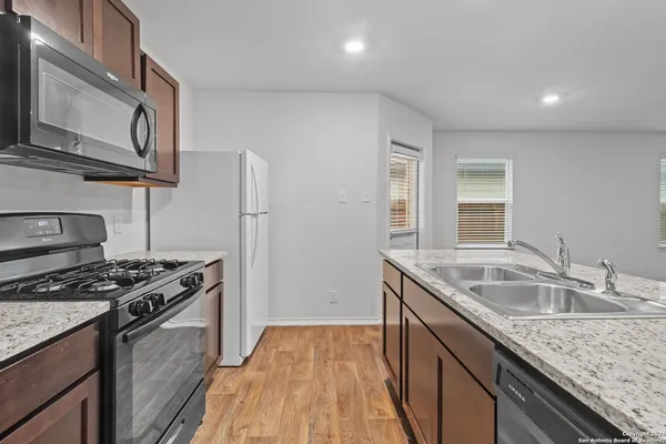 $1,550 | 6718 Legato Curve, San Antonio, TX 78252