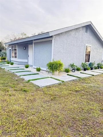 $1,800 | 2005 Mariner Court, LaBelle, FL 33935