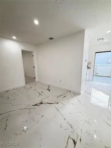 $1,800 | 2005 Mariner Court, LaBelle, FL 33935