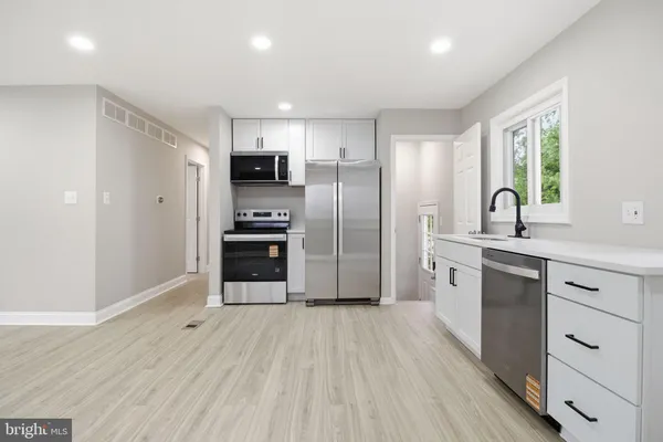 $3,950 | 13206 Staggs Court, Woodbridge, VA 22191