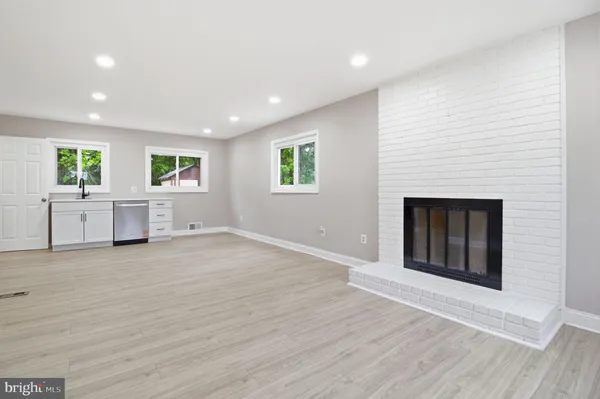 $3,950 | 13206 Staggs Court, Woodbridge, VA 22191