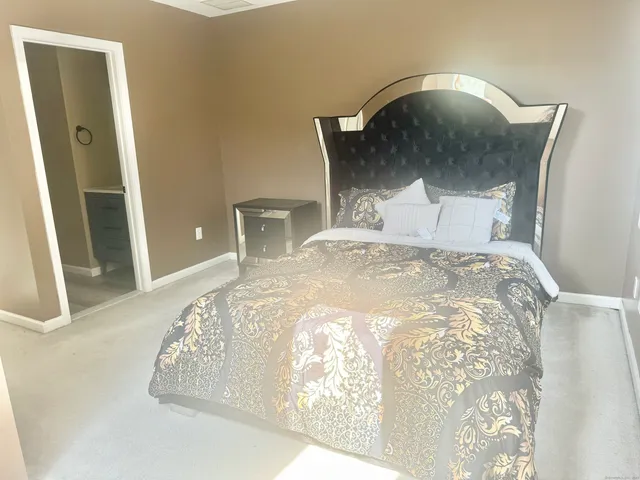 $2,100 | 116 Dunbar Lane, Unit 2, Hamden, CT 06514