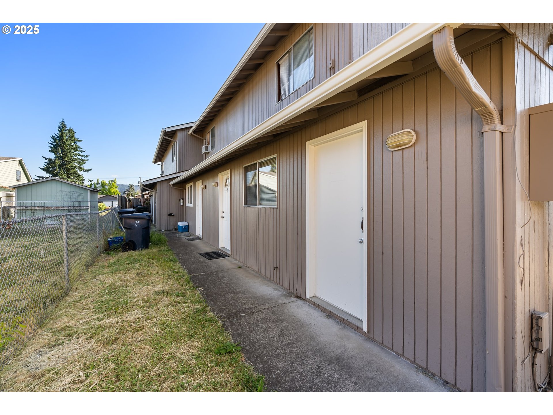1180 R Street Springfield, OR 97477 - Photo 2 of 25
