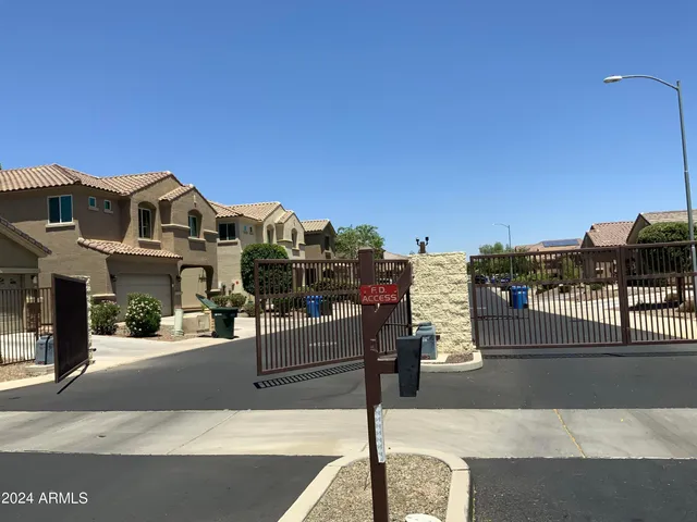 $3,300 | 2114 East Aire Libre Avenue, Phoenix, AZ 85022