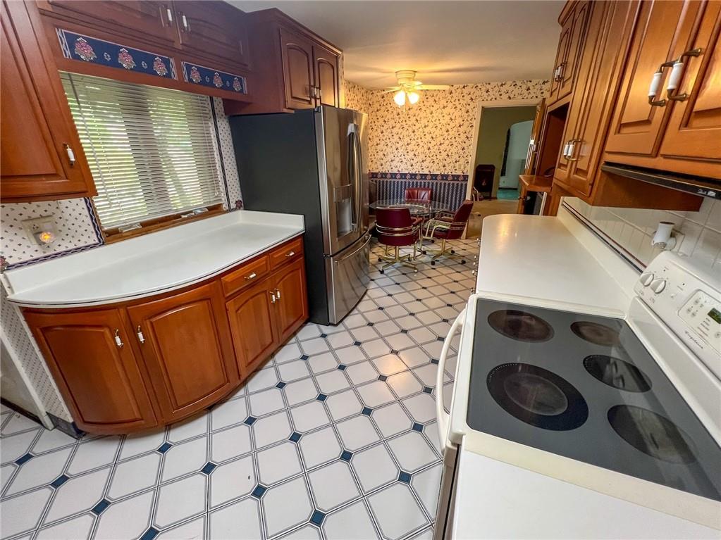 605 Center Street Emlenton, PA 16373 - Photo 15 of 47 a utility room with dryer and washer