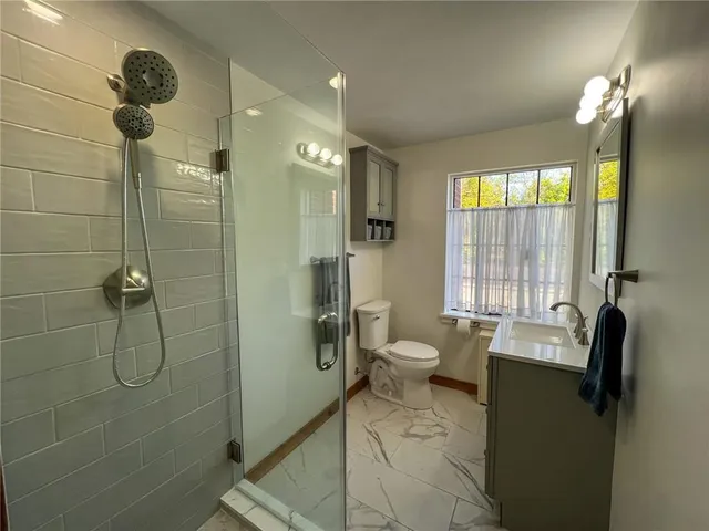 a view of empty room with window