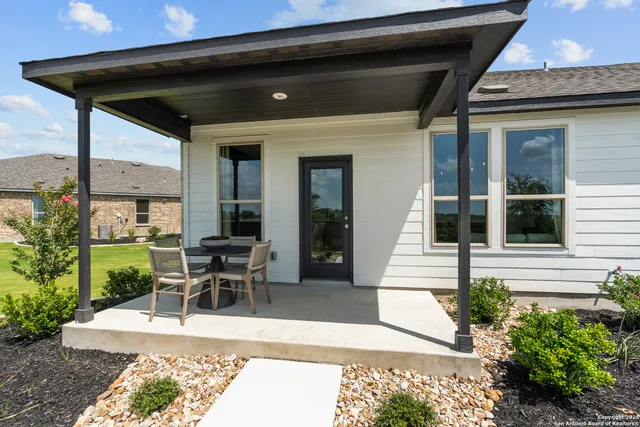 $399,600 | 502 Nightingale Avenue, Marion, TX 78124