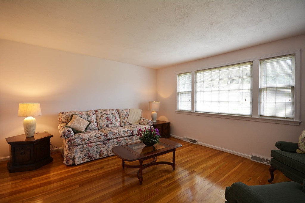 96 Kelly Road Dracut, MA 01826 - Photo 2 of 22 Gallery Image 2