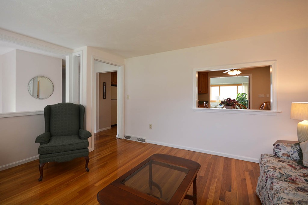 96 Kelly Road Dracut, MA 01826 - Photo 4 of 22 Gallery Image 4