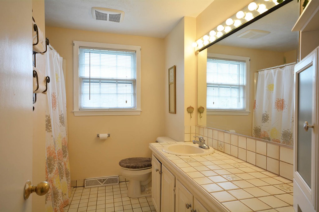 96 Kelly Road Dracut, MA 01826 - Photo 10 of 22 Gallery Image 10