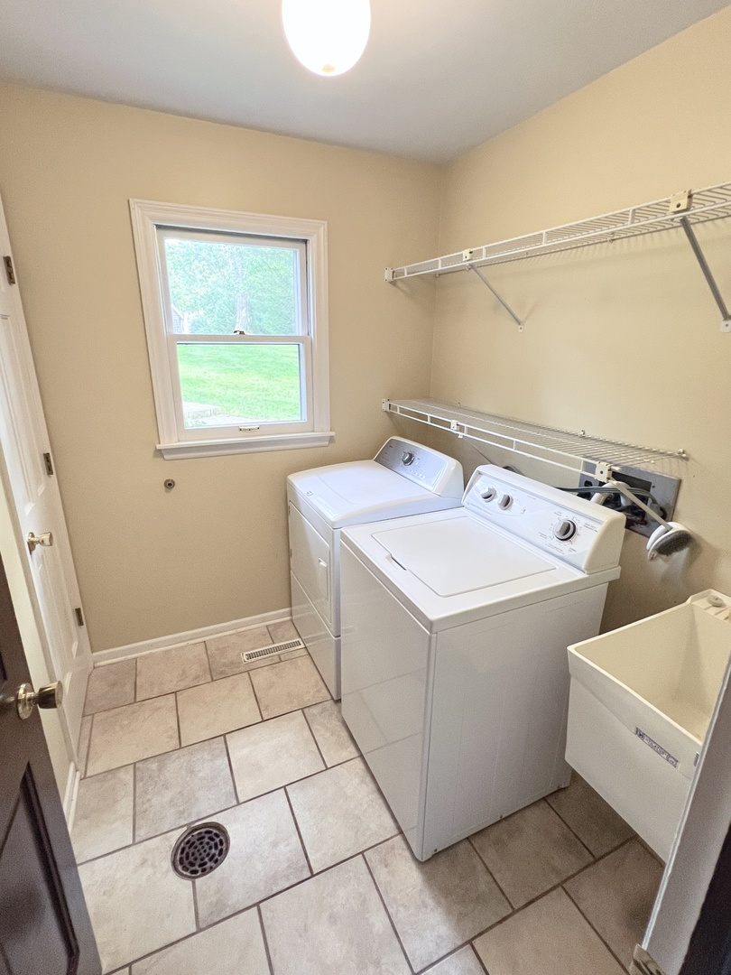 908 Hickory Road Woodstock, IL 60098 - Photo 25 of 33