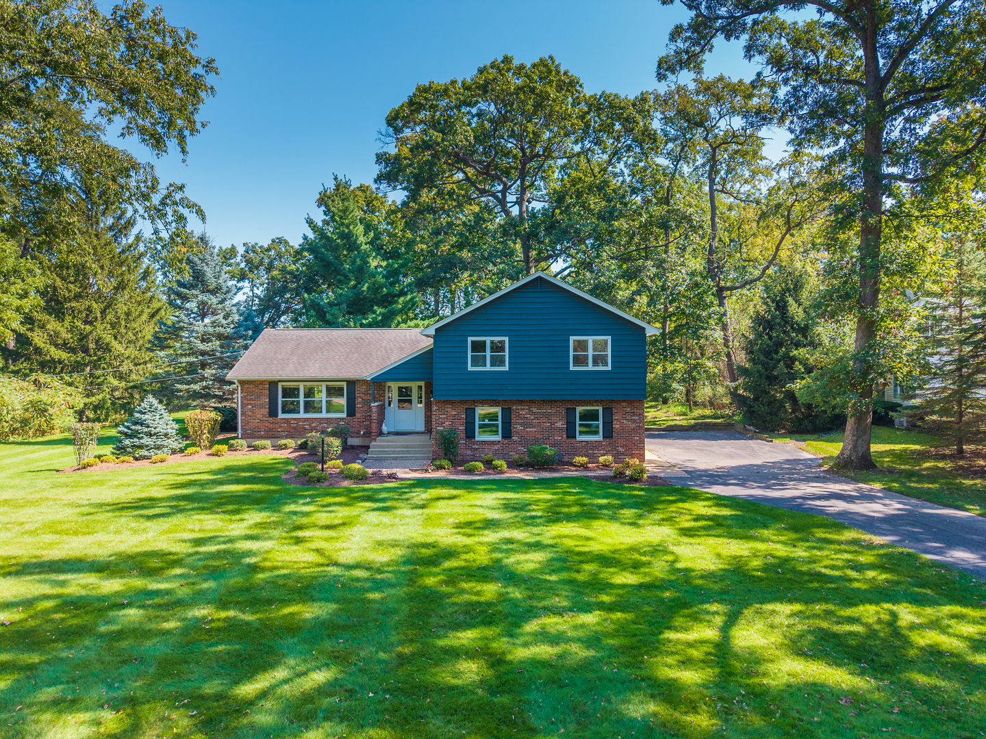 908 Hickory Road Woodstock, IL 60098 - Photo 31 of 33