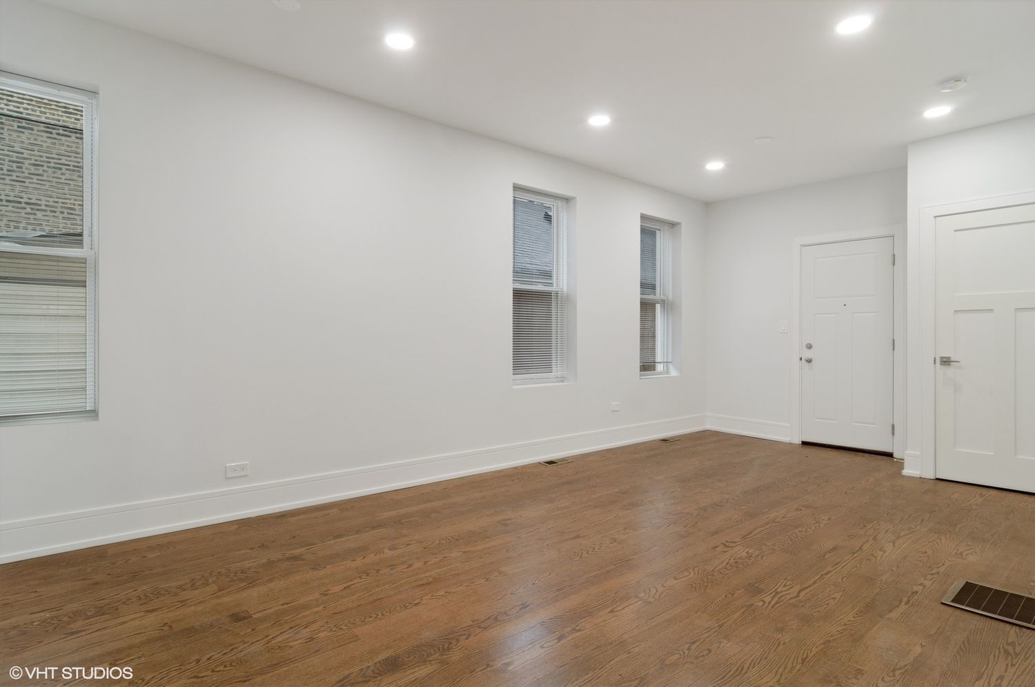 1719 West 18th Street, Unit 2R Chicago, IL 60608 - Photo 6 of 8 a view of empty room
