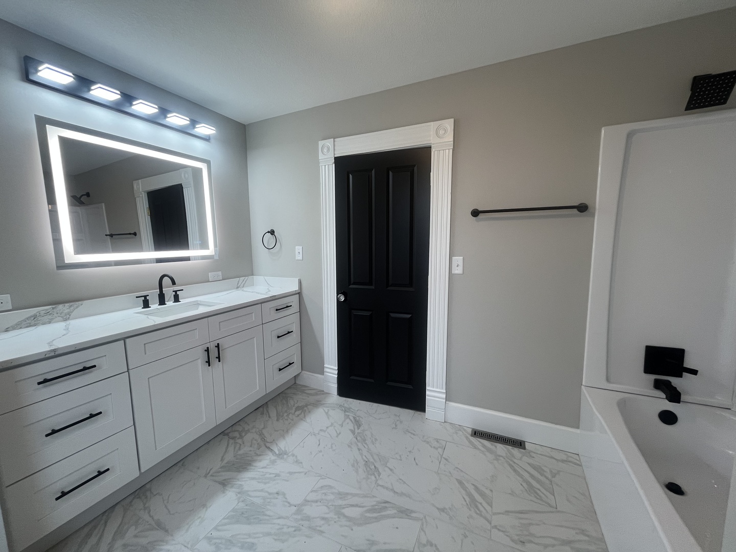 125 South Main Street Clifton, IL 60927 - Photo 21 of 30 a spacious bathroom with a granite countertop sink mirror and bathtub