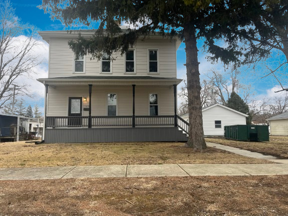 125 South Main Street Clifton, IL 60927 - Photo 3 of 30 a view of a house with a yard