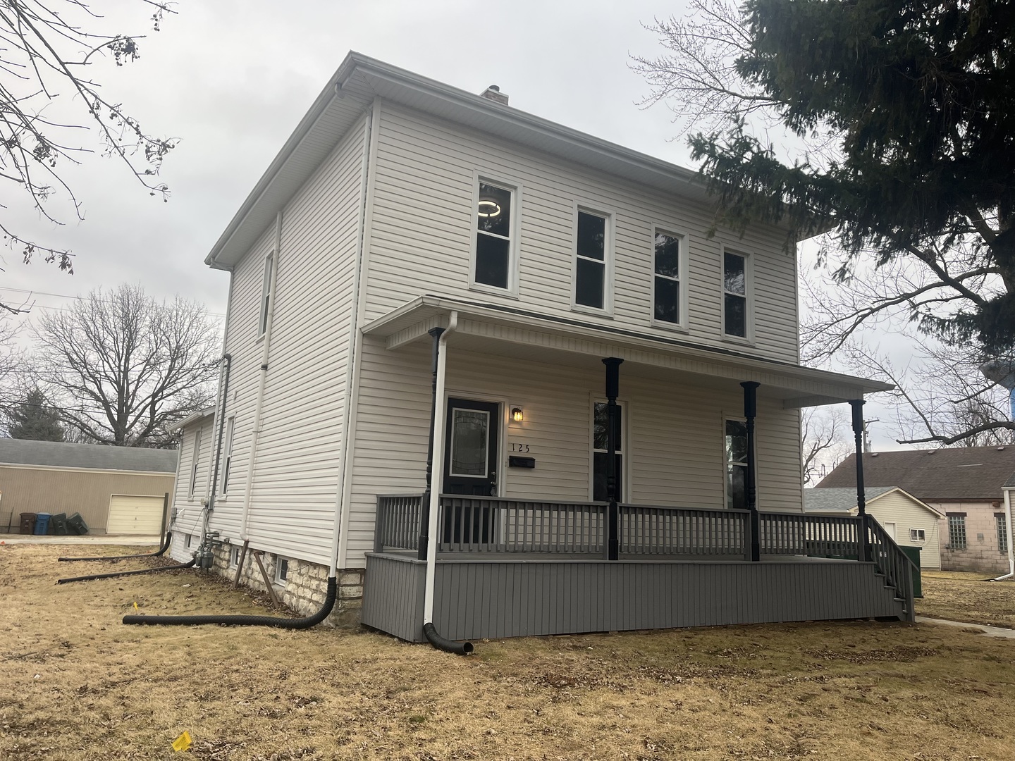 125 South Main Street Clifton, IL 60927 - Photo 4 of 30 a view of a house with a yard
