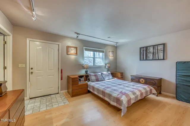 $640,000 | 16 Chaucer Court, Gray, TN 37615