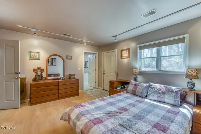 $640,000 | 16 Chaucer Court, Gray, TN 37615