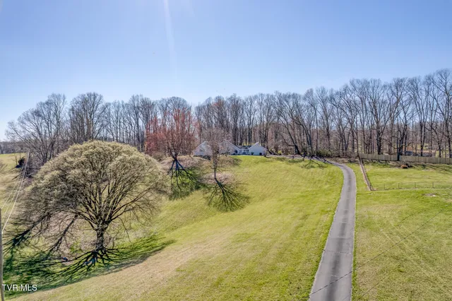 $640,000 | 16 Chaucer Court, Gray, TN 37615
