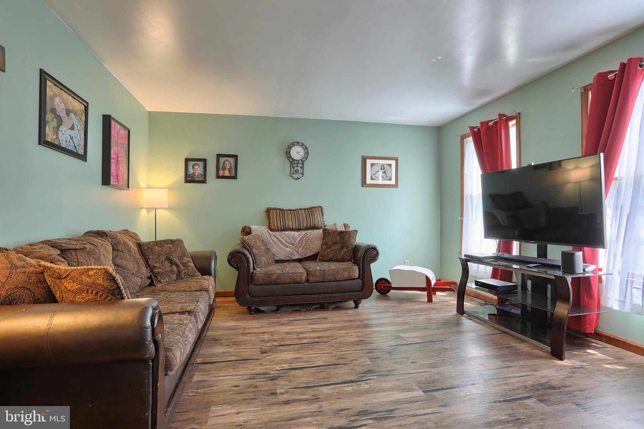 403 East Rosebud Road Myerstown, PA 17067 - Photo 4 of 33 Living room