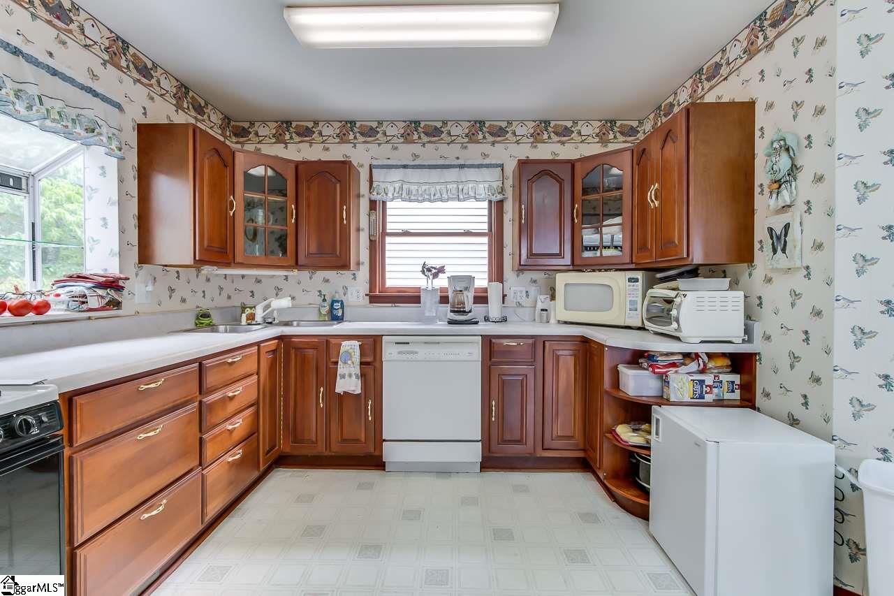 300 Willis Road Taylors, SC 29687 - Photo 14 of 35