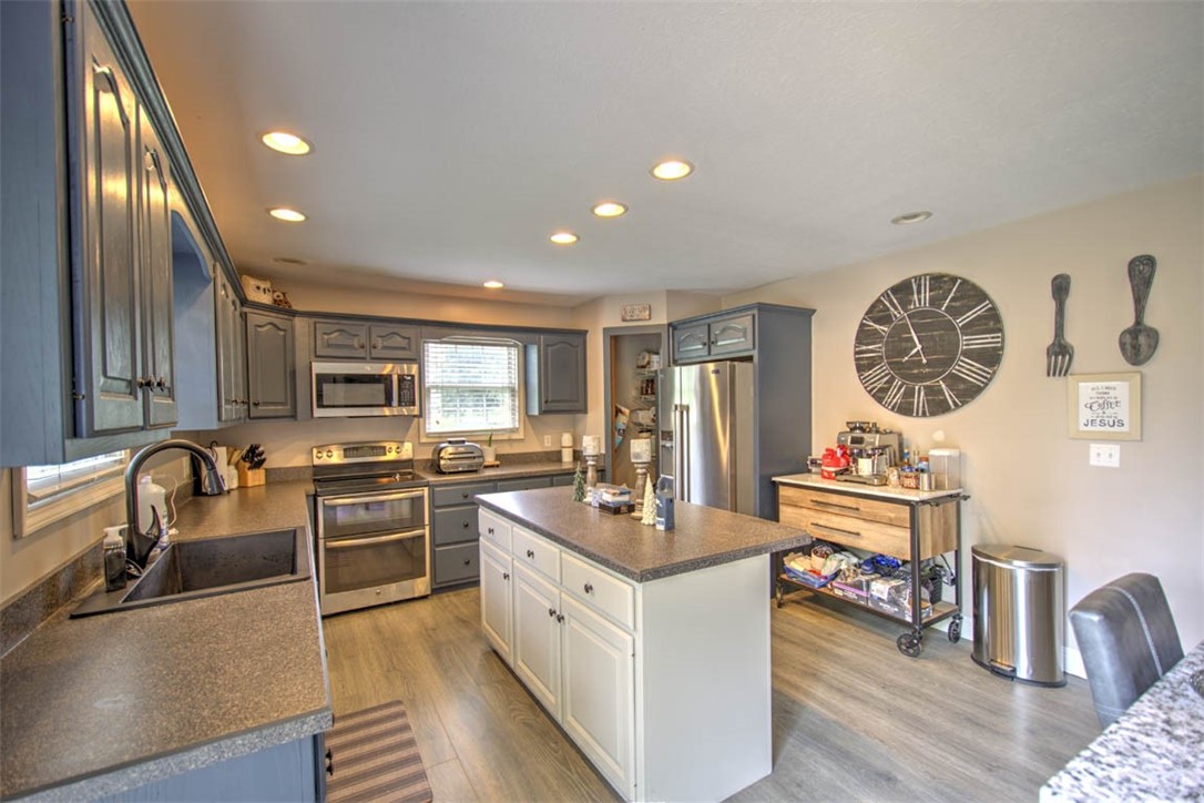 420 Elm Street Mount Zion, IL 62549 - Photo 8 of 28