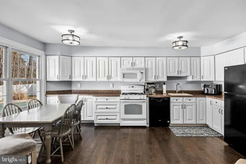 $615,000 | 10 Yorkshire Drive, Medford, NJ 08055