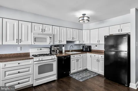 $615,000 | 10 Yorkshire Drive, Medford, NJ 08055