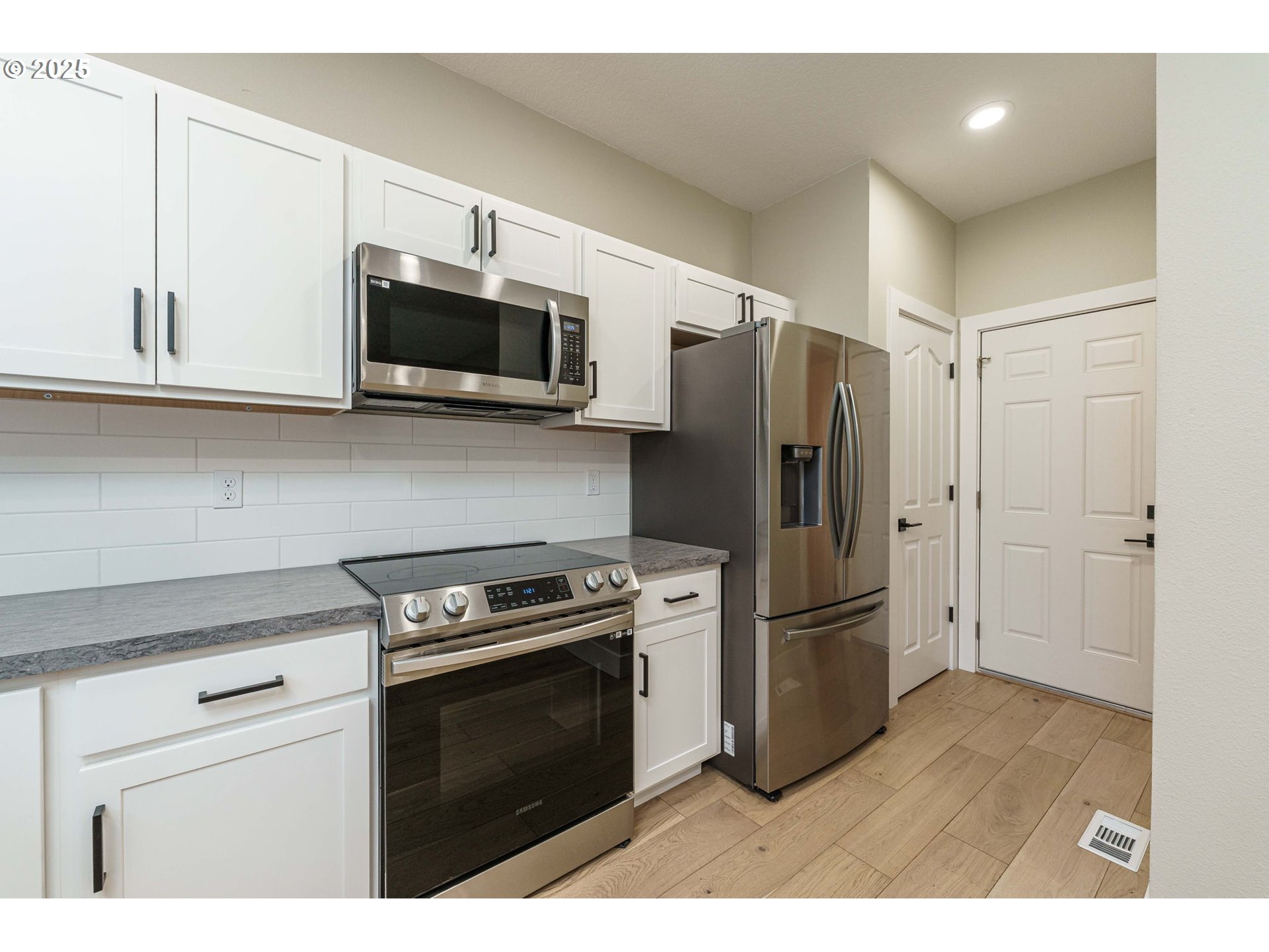 19451 PrairieView Terrace Oregon City, OR 97045 - Photo 8 of 18