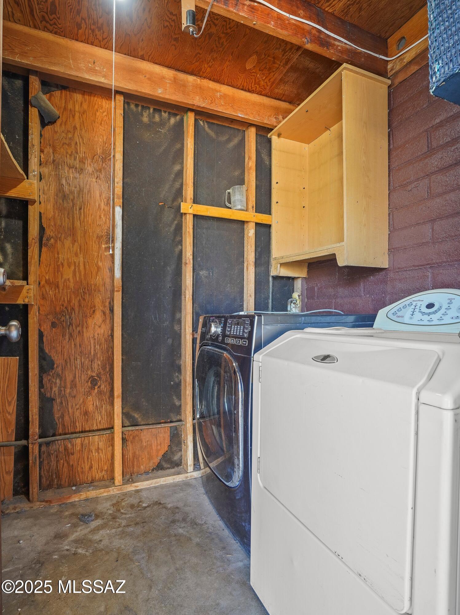 2001 South 3rd Avenue Tucson, AZ 85713 - Photo 21 of 42 a utility room with dryer and washer