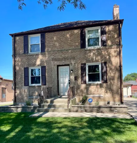 a front view of house with yard