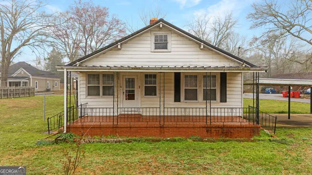 a view of house with backyard