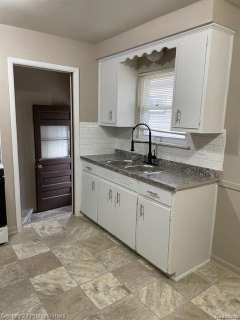 19636 Rensellor Street Livonia, MI 48152 - Photo 3 of 11 Gallery Image 3