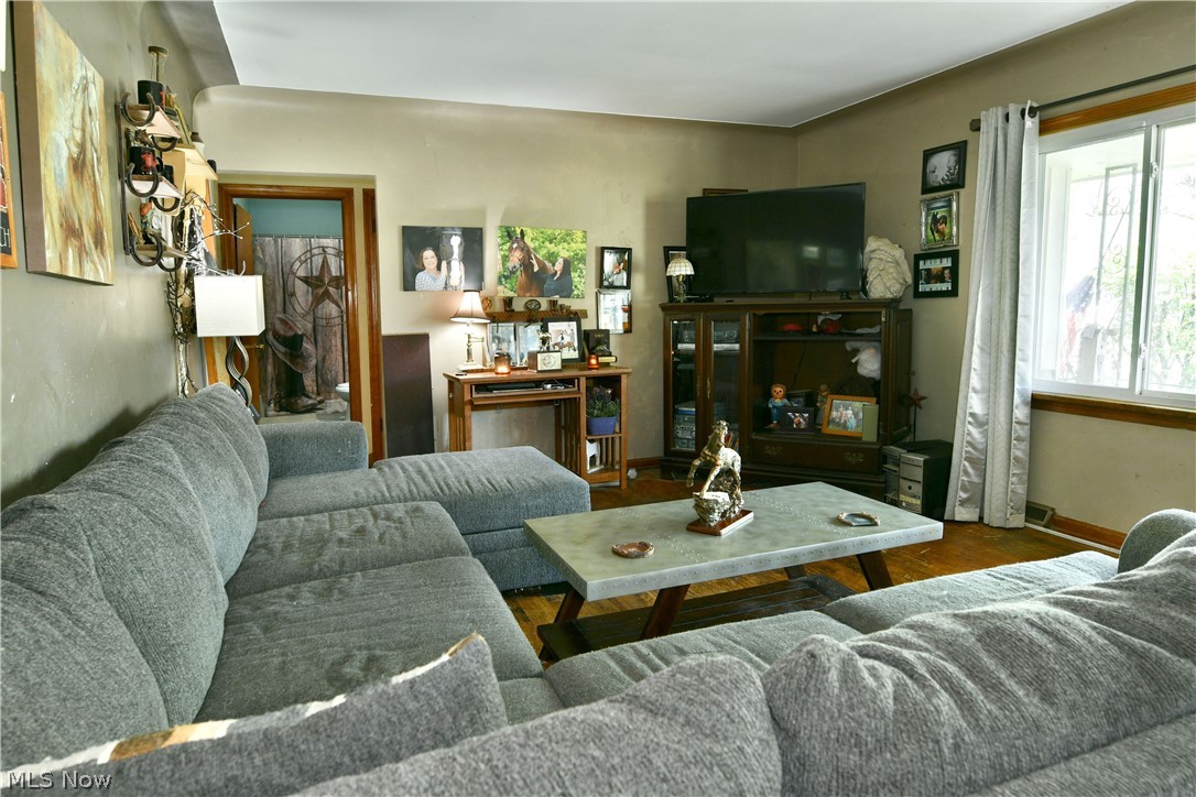 7374 Ranier Trail Youngstown, OH 44512 - Photo 3 of 19