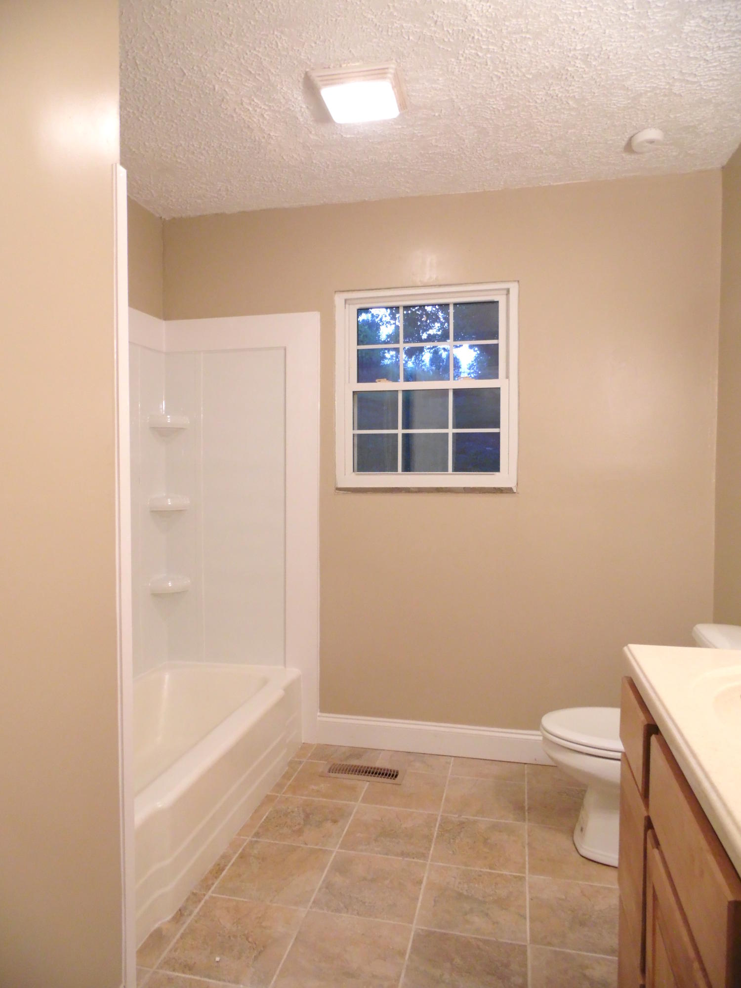 1800 Loop Road La Follette, TN 37766 - Photo 7 of 11 Bathroom
