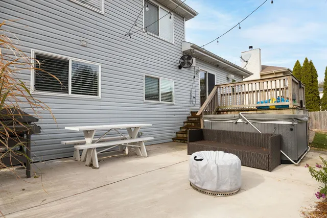 $375,000 | 510 Lockwood Drive, Lockport, IL 60441