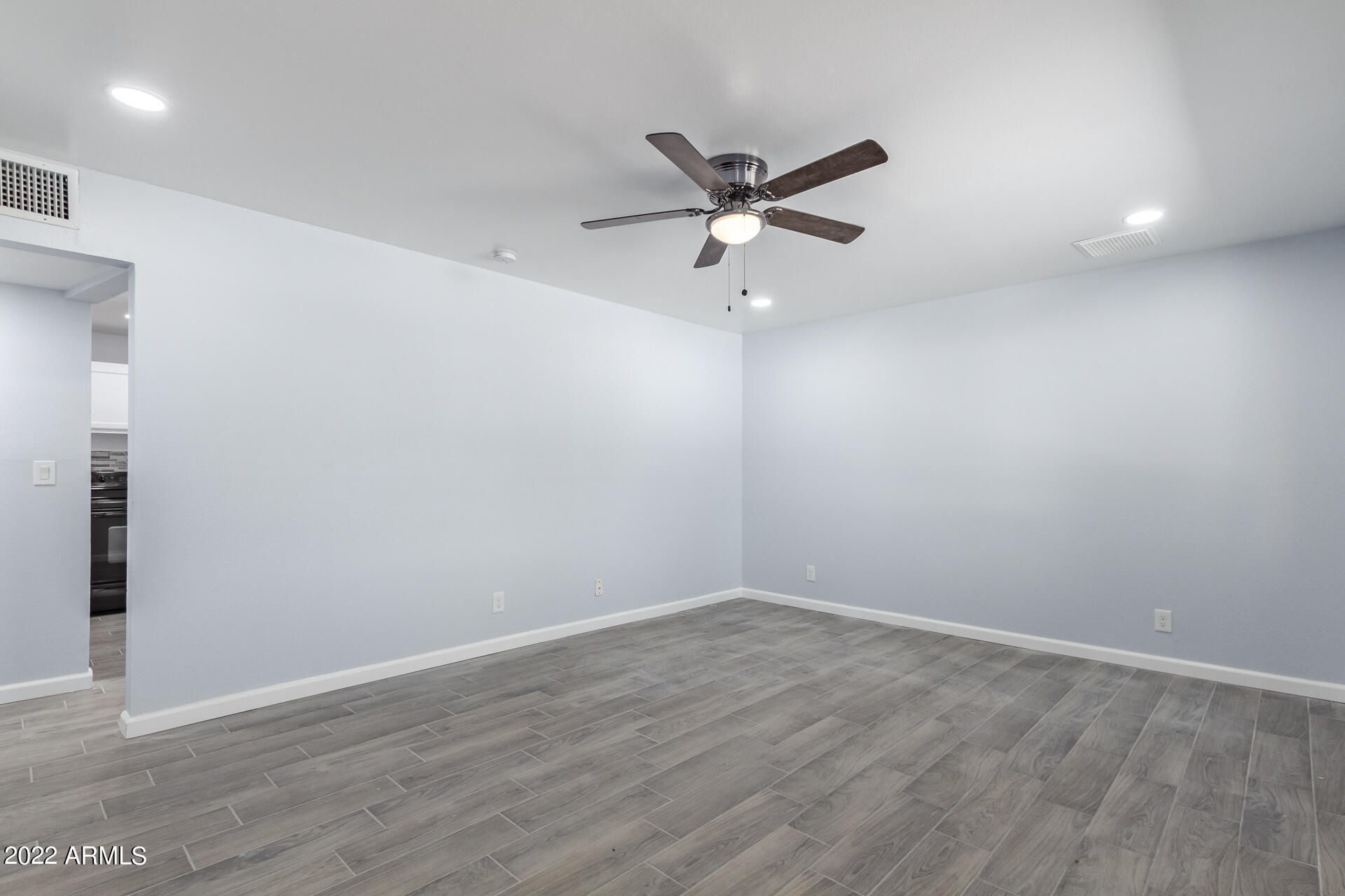 3237 West Wethersfield Road Phoenix, AZ 85029 - Photo 4 of 31 05 - Wethersfield