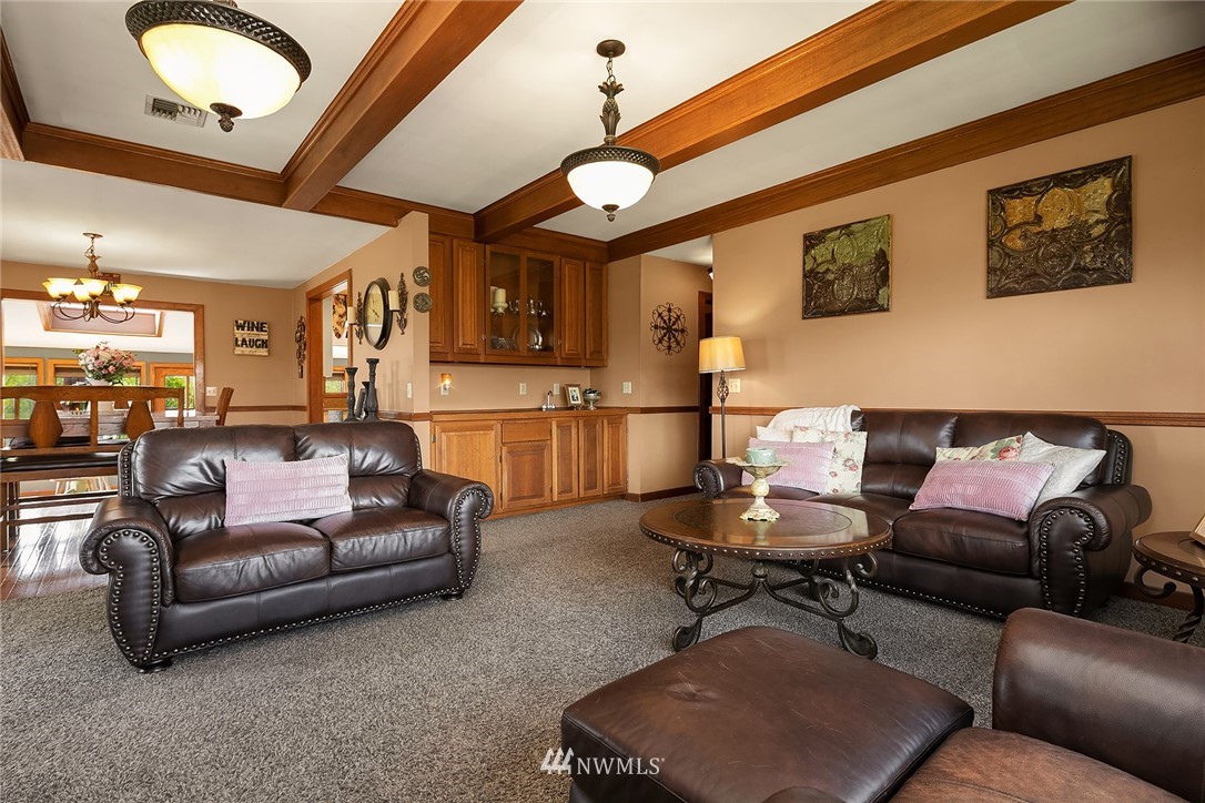 1714 Radio Road Ellensburg, WA 98926 - Photo 5 of 30 a living room with furniture
