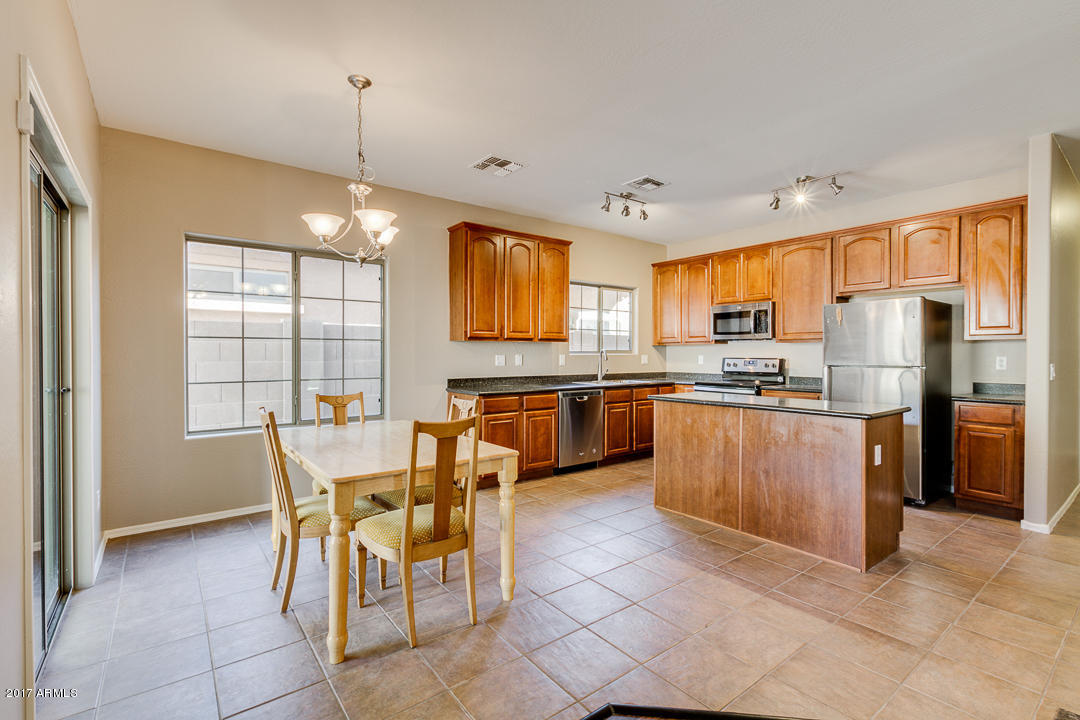 45386 West Rhea Road Maricopa, AZ 85139 - Photo 20 of 59 Eat-In Kitchen