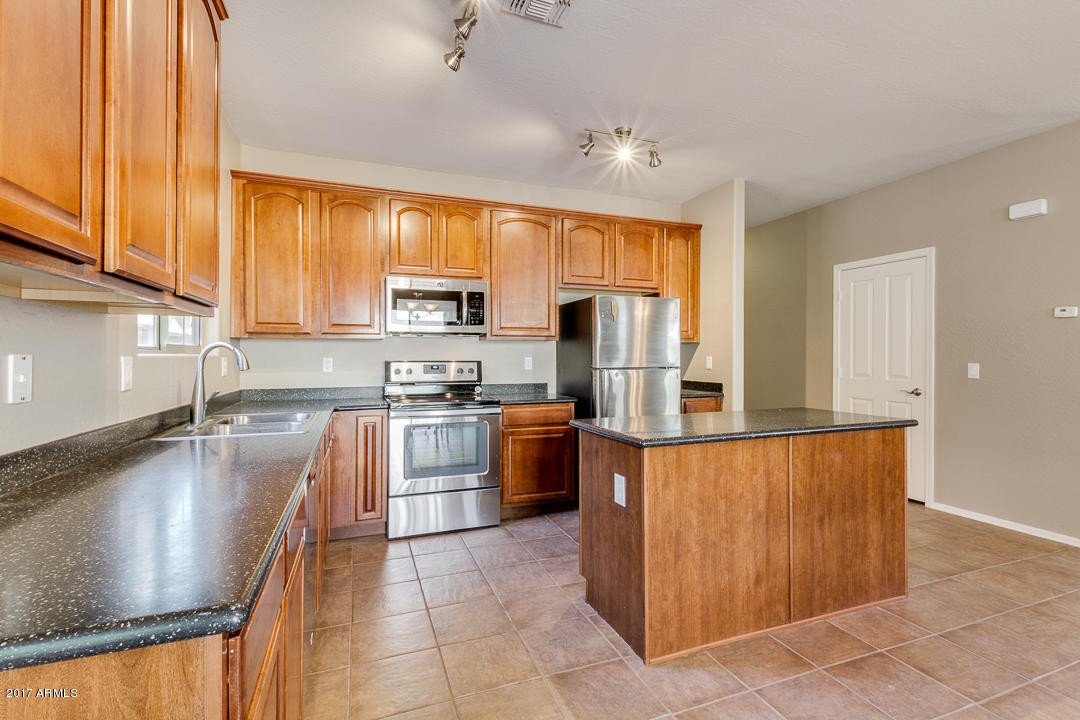 45386 West Rhea Road Maricopa, AZ 85139 - Photo 24 of 59 Eat-In Kitchen