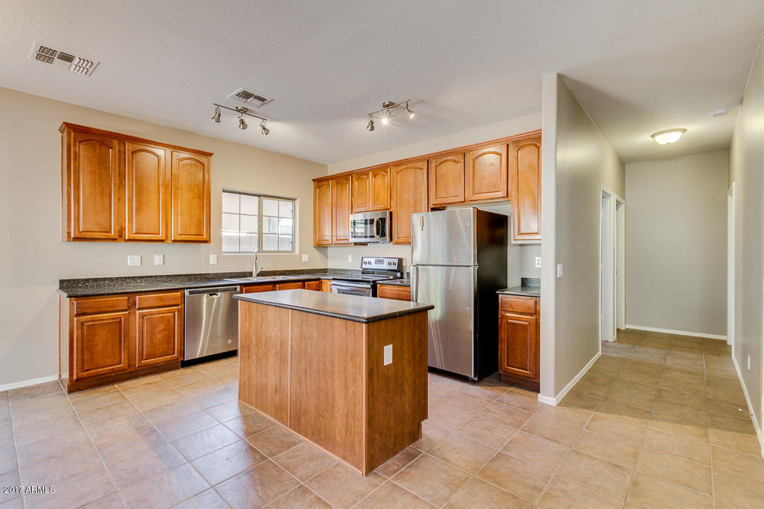 45386 West Rhea Road Maricopa, AZ 85139 - Photo 25 of 59 Eat-In Kitchen