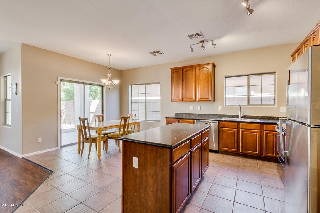 45386 West Rhea Road Maricopa, AZ 85139 - Photo 26 of 59 Eat-In Kitchen
