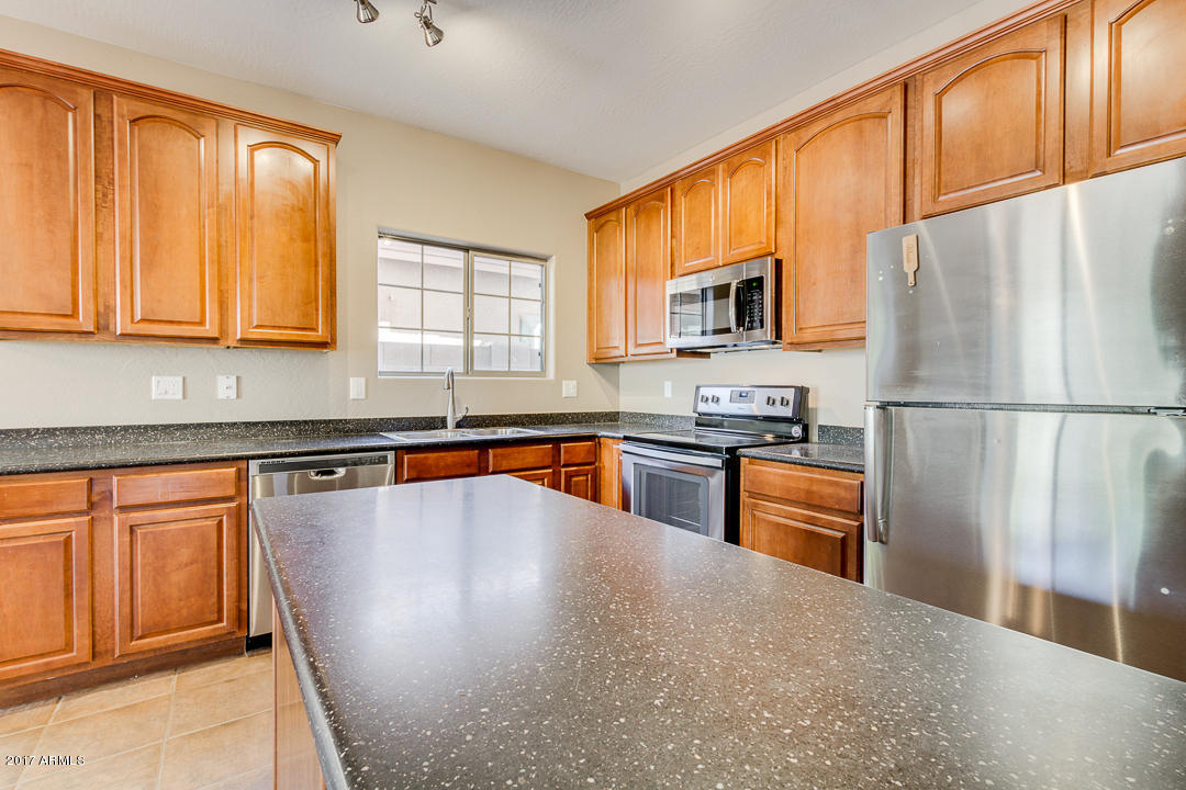 45386 West Rhea Road Maricopa, AZ 85139 - Photo 27 of 59 Eat-In Kitchen