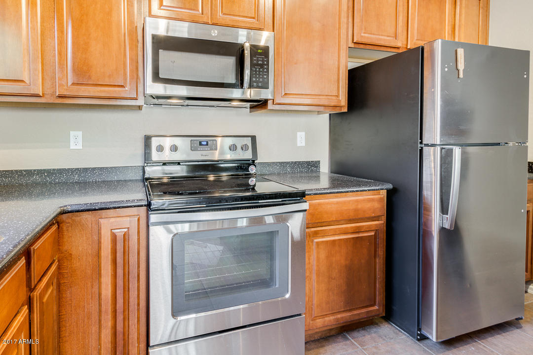 45386 West Rhea Road Maricopa, AZ 85139 - Photo 28 of 59 Eat-In Kitchen