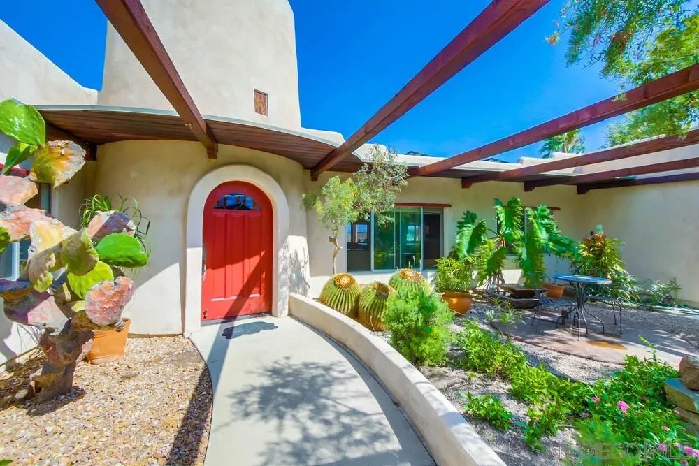2611 Silver Oaks Way Spring Valley, CA 91977 - Photo 5 of 49 Gallery Image 5