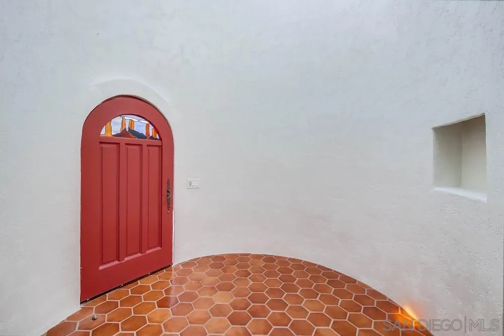 2611 Silver Oaks Way Spring Valley, CA 91977 - Photo 6 of 49 Gallery Image 6