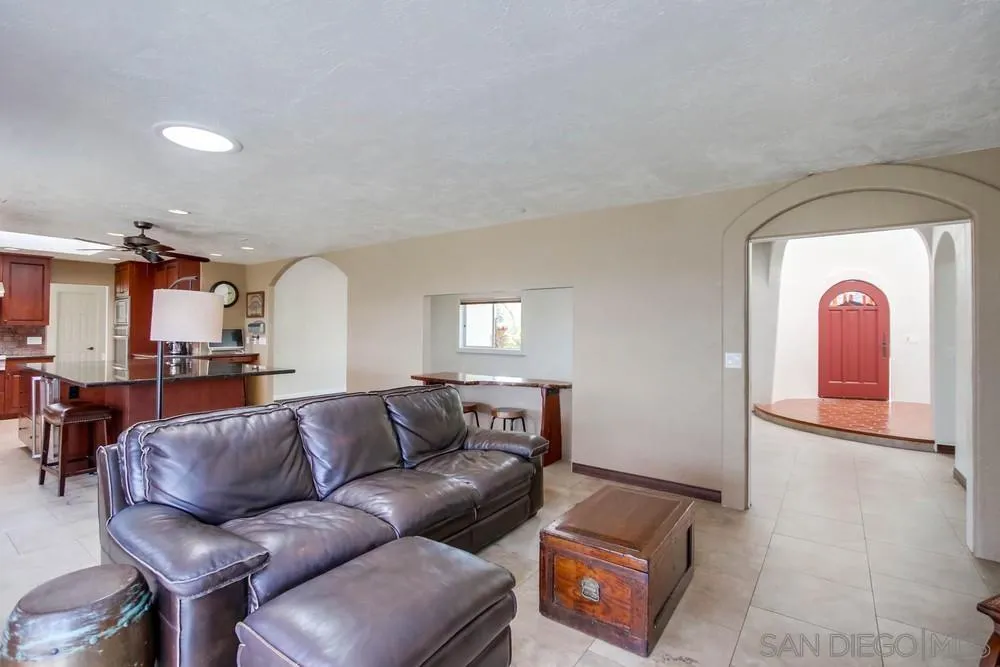 2611 Silver Oaks Way Spring Valley, CA 91977 - Photo 10 of 49 Gallery Image 10