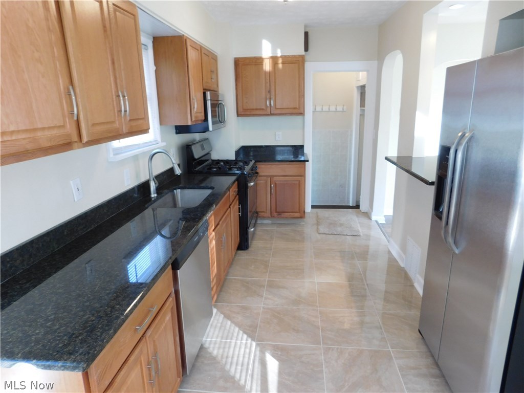 1364 Sunset Road Cleveland, OH 44124 - Photo 5 of 20