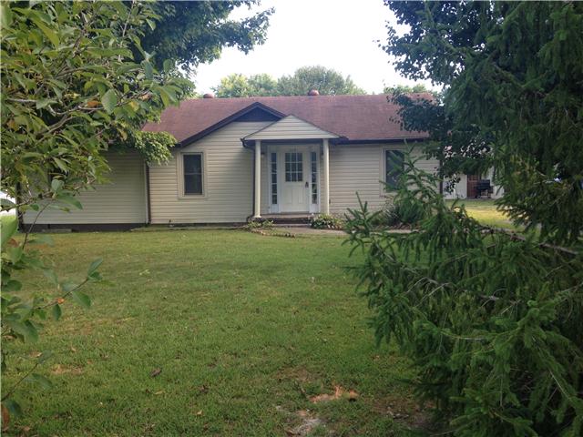 916 Ragsdale Road Manchester, TN 37355 - Photo 1 of 17 Welcome home to 916 Ragsdale Rd nestled amongst beautiful trees!
